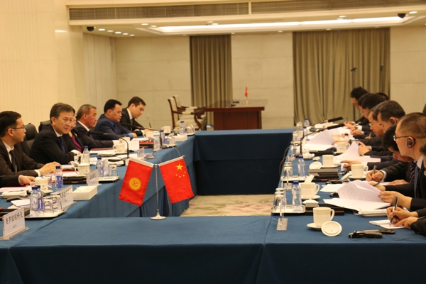 Аскарбек Шадиев Бейжинде кыргыз-кытай Өкмөттөр аралык комиссиясынын 13-жыйынына катышты